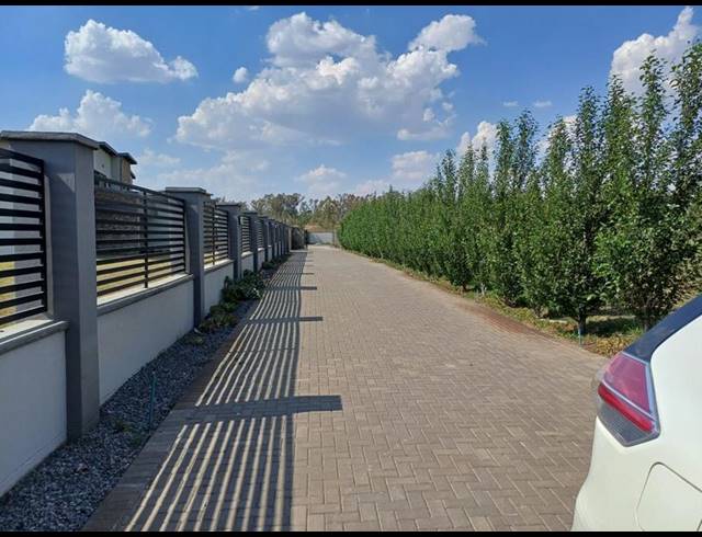 5 BEDROOM PROPERTY TO RENT IN LANSERIA